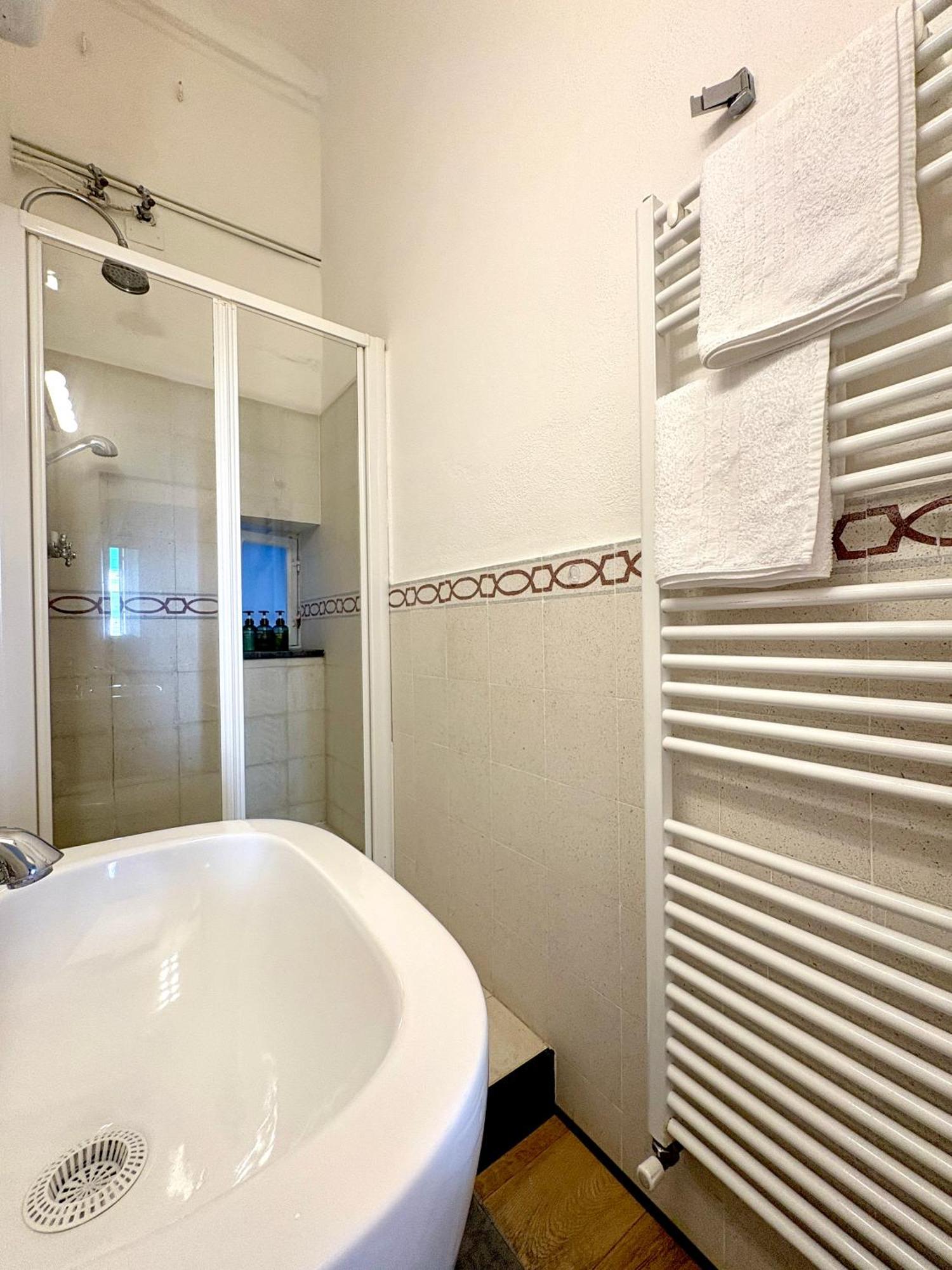 Marina Apartment, Unique, Authentic, Beachfront, 2 Aircondo Bdr , 2Bht, Easy To Train Or From Private Parking Vernazza Luaran gambar